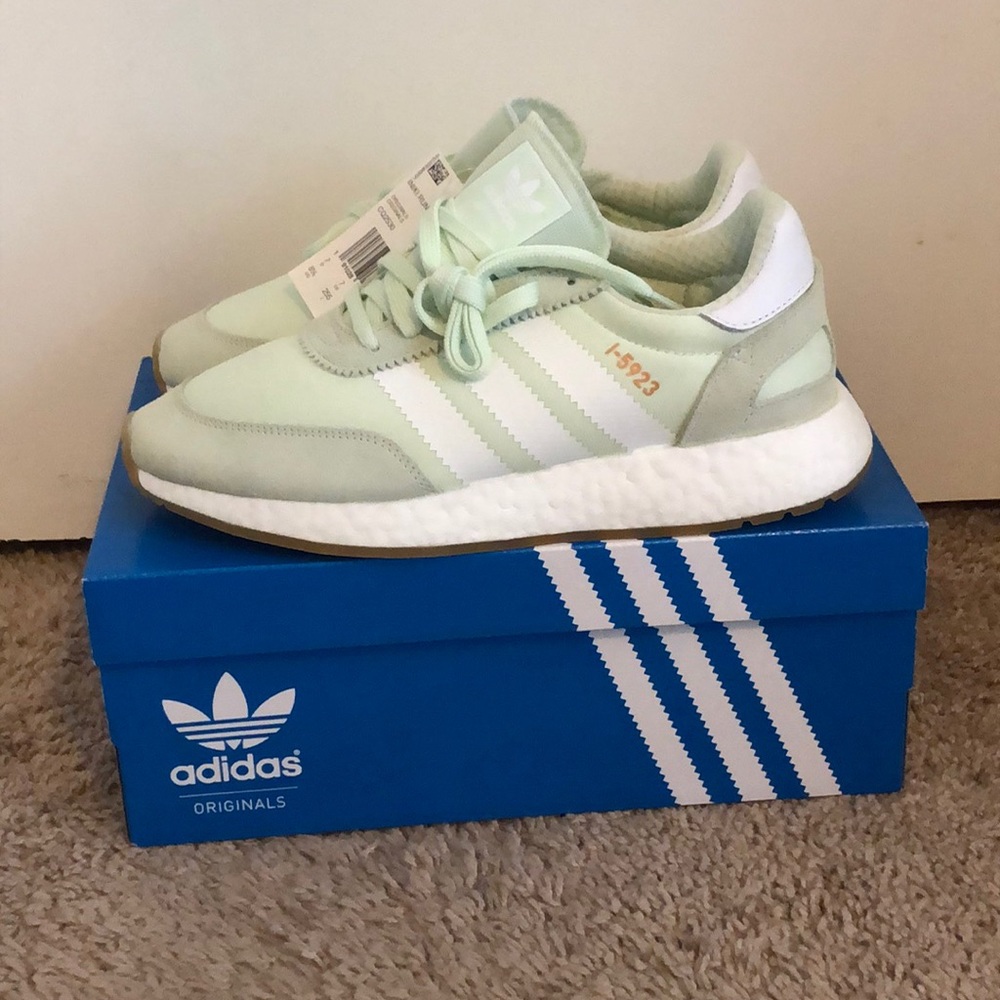 ✨brand new never been worn✨ Adidas INIKI sneakers